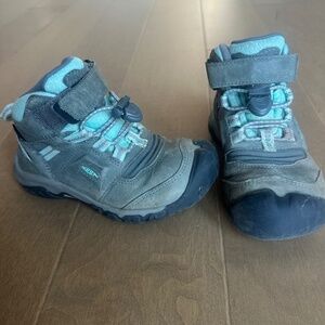 Keen hiking boots girls and boys size 10
